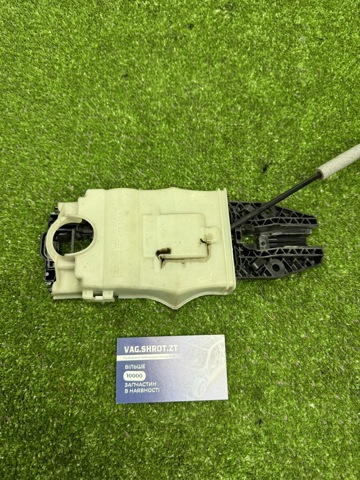 Держатель наружной ручки двери, передней правой 5L0837885C VAG