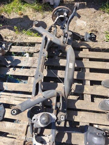 Поперечина задней подвески 5Q0505235E VAG