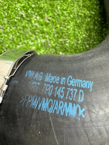 VAG 7P0145737D Патрубок интеркулера в наличии Киев