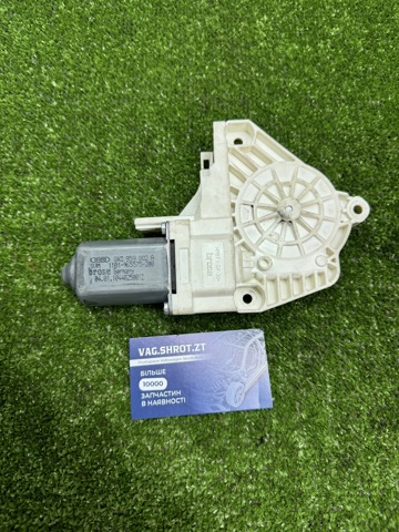 Мотор стеклоподъемника двери передней, правой 8K0959802A VAG