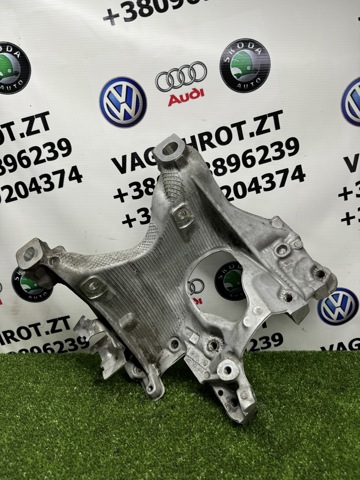 Кронштейн передней балки 8W0399296E VAG