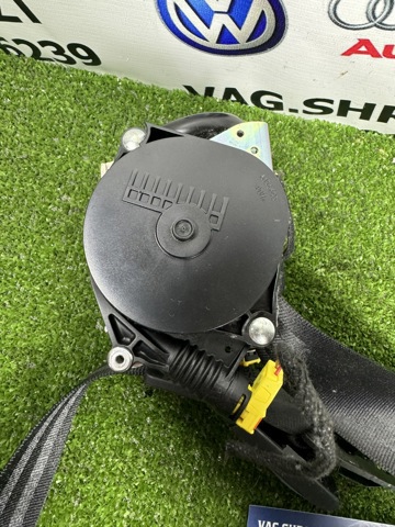 8W0857706V04 Ремень безопасности передний правый купить Харьков