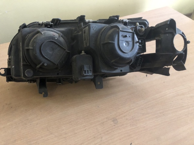 8693556 VOLVO Правая фара купить в Каменское