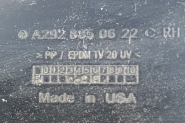 MERCEDES A2928850622 Накладка бампера переднего в наличии Одесса