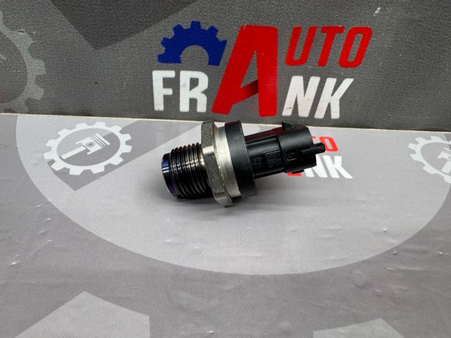 BOSCH 0281002864 Датчик давления топлива в наличии Киев