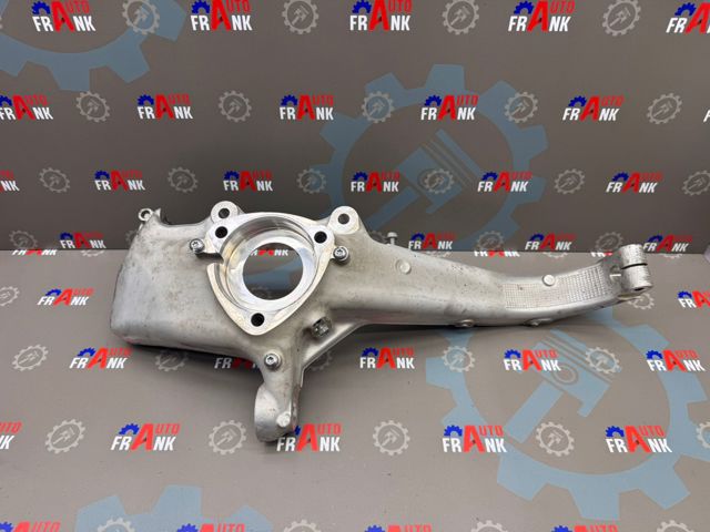 Кулак поворотный передний правый 104431600E Tesla Model