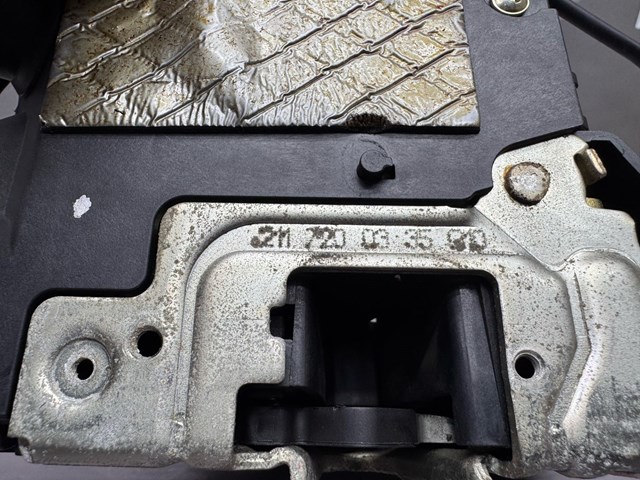 2117200335 MERCEDES Замок водительской двери купить в Ровно