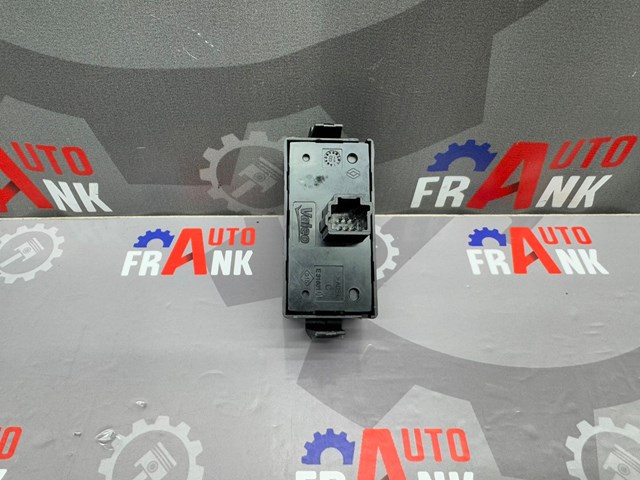 252105246R RENAULT Кнопка включения аварийного сигнала купить в Житомир