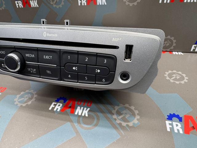 281153992R RENAULT Магнитола (радио AM/FM) купить в Харьков