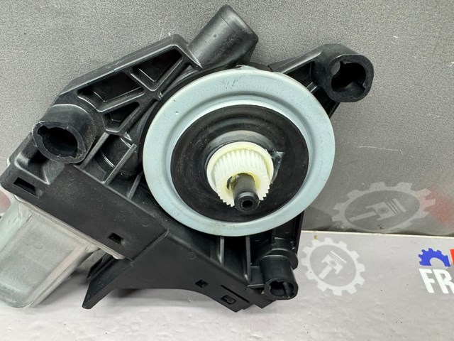 31253062 VOLVO Мотор стеклоподъемника двери передней правой купить в Павлоград