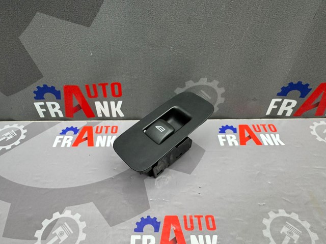 31394840 VOLVO Кнопка подъемника заднего стекла купить в Днепр