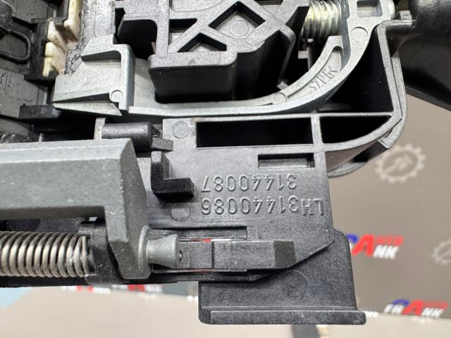 31440086 VOLVO Держатель наружной ручки двери задней левой купить в Харьков