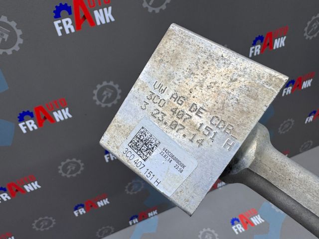 3C0407151H Рычаг передней подвески нижний левый/правый купить Львов