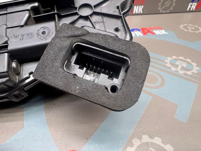 VAG 5TB837015E Замок водительской двери в наличии Черновцы