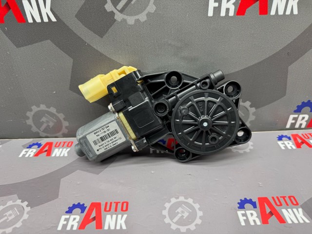 Мотор стеклоподъемника двери передней, правой 67622757044 BMW