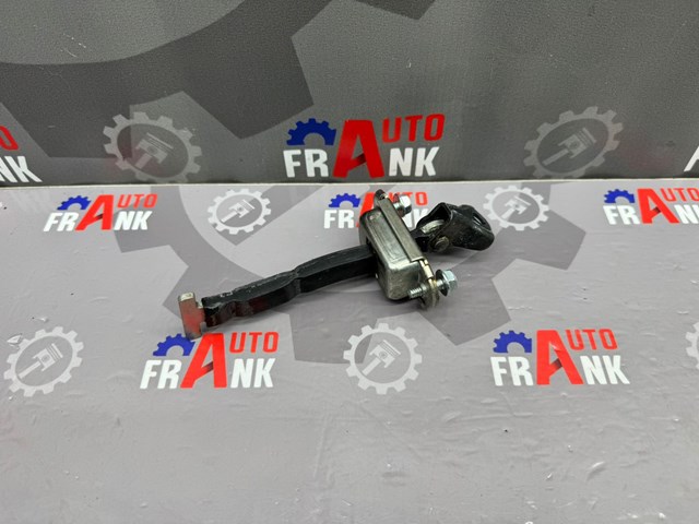 Ограничитель открывания двери, передний левый 686100D041 TOYOTA