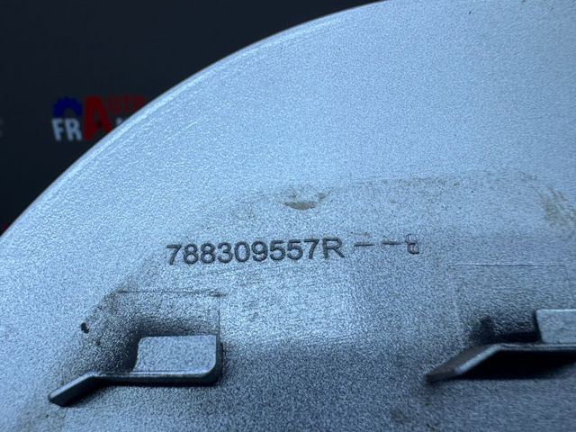 RENAULT 788309557R Лючок бензобака (топливного бака) в наличии Львов