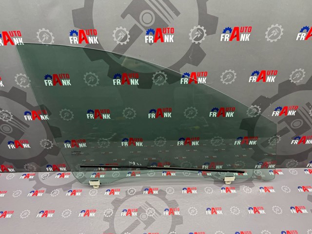Стекло пассажирской двери 803007357R RENAULT