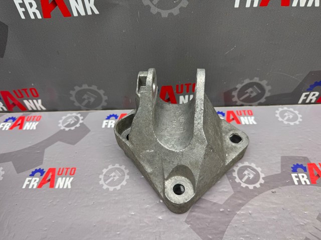 8200357337 RENAULT Кронштейн подушки (опоры) двигателя передней купить в Житомир