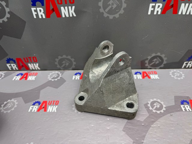 Кронштейн опоры двигателя 8200357337 RENAULT