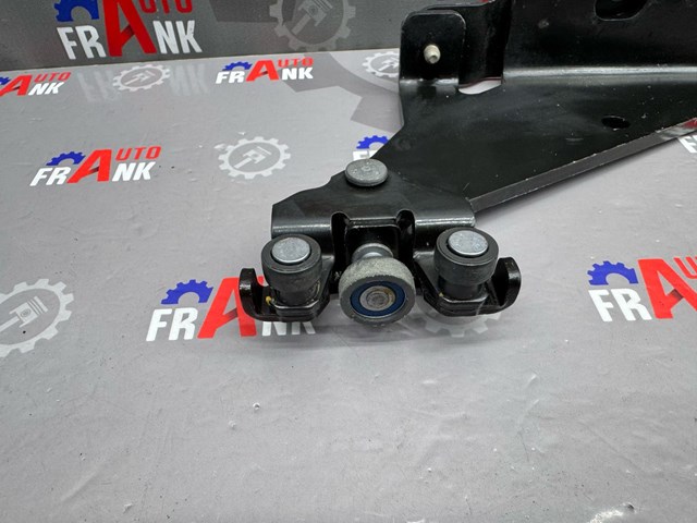 8200497645 RENAULT Ролик двери боковой (сдвижной) правый нижний купить в Черновцы