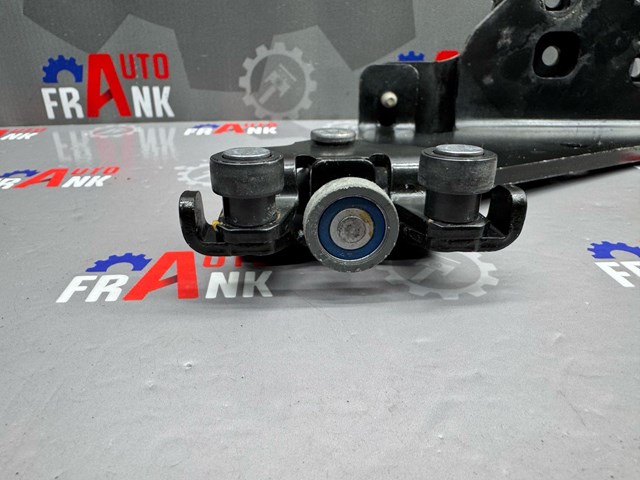 8200497645 RENAULT Ролик двери боковой (сдвижной) правый нижний купить в Одесса