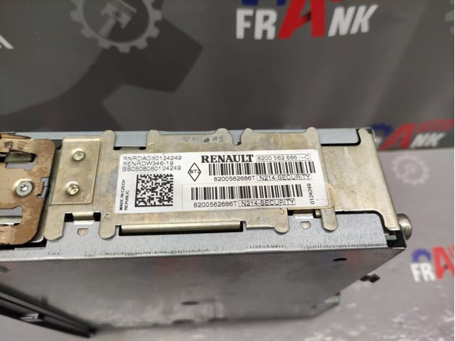 8200562686 Магнитола (радио AM/FM) купить Николаев