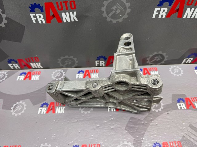 8200871583 RENAULT Кронштейн подушки (опоры) двигателя верхней купить в Хмельницкий