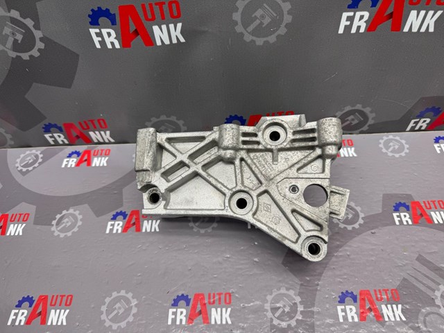 Кронштейн подушки (опоры) двигателя, верхней 8200871583 RENAULT
