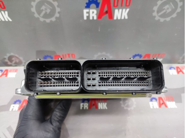 VAG 8R0907401E Блок управления двигателем в наличии Черкассы