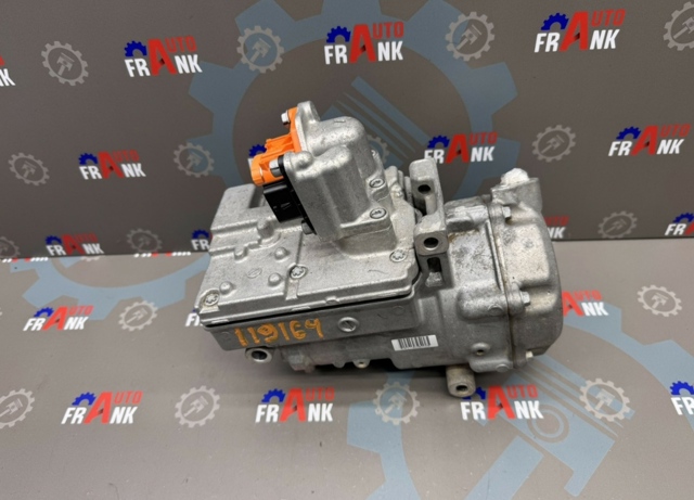 Компрессор климатической установки 926005020R RENAULT