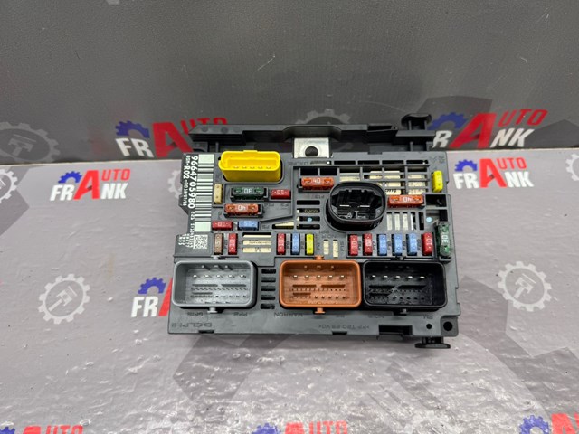 Коробка предохранителей 9664705980 PEUGEOT