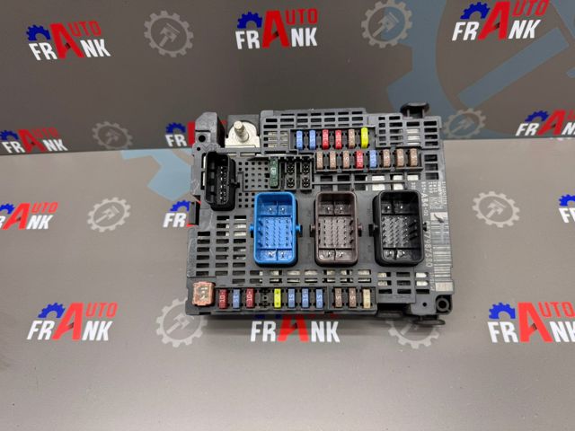 Коробка предохранителей 9677987580 PEUGEOT