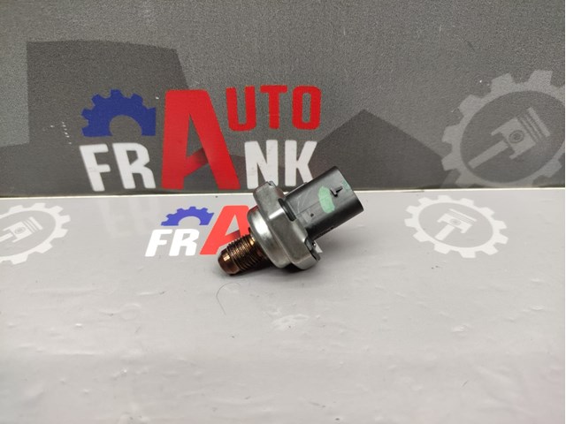 Распределитель топлива (рампа) 9812191080 PEUGEOT