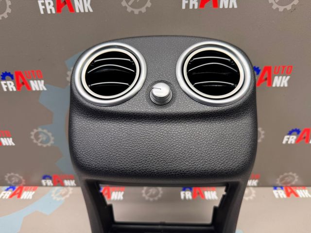 MERCEDES A2058300501 Решетка вентиляции салона в подлокотнике задняя в наличии Украина