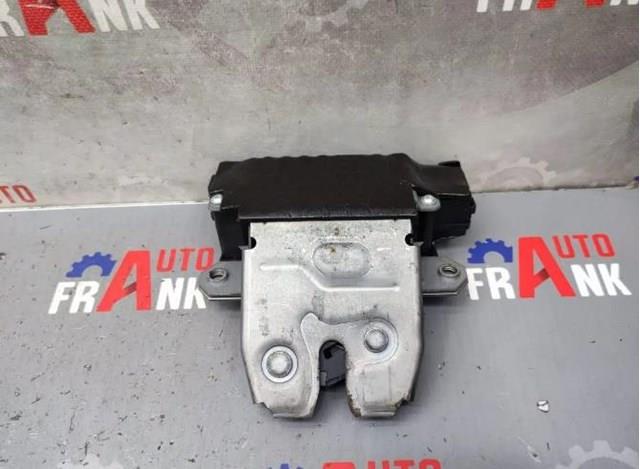 Замок и ручка двери задка FQR500130 LAND ROVER