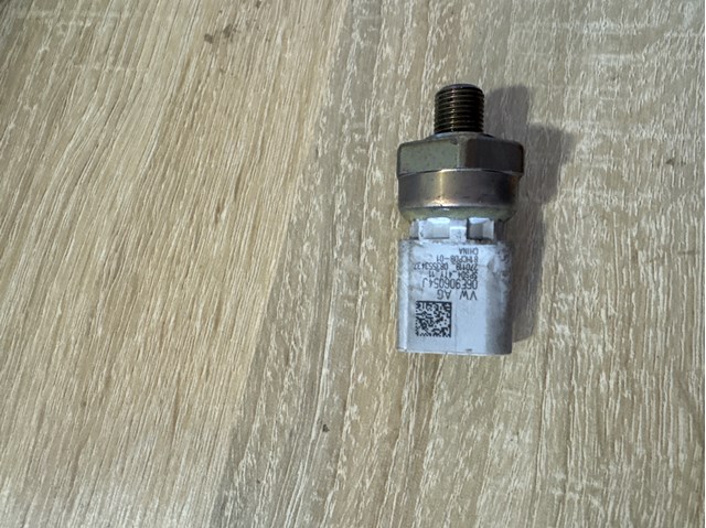 Датчик указателя давления масла 06E906054J VAG