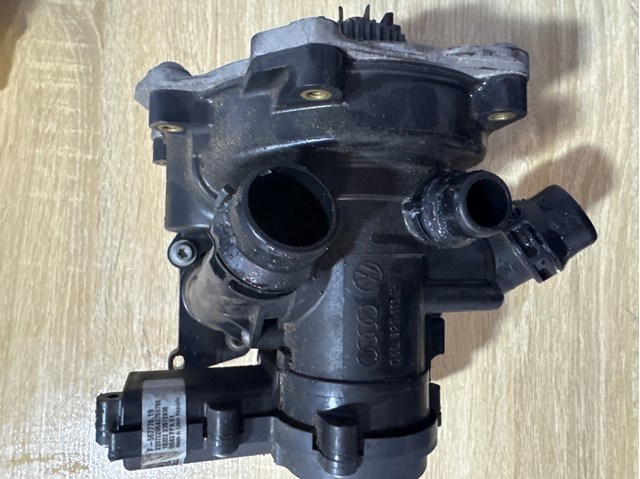 Водяной насос 06K121011C VAG