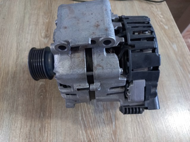 Генератор автомобиля 06L903018G VAG