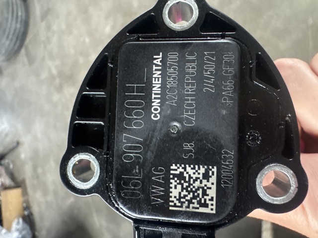 Датчик уровня масла двигателя 06L907660H VAG