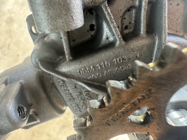 06M115103T VAG Насос масляный купить в Черкассы