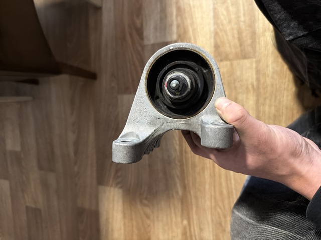 Подушка двигателя передняя 218C0GI000 HYUNDAI