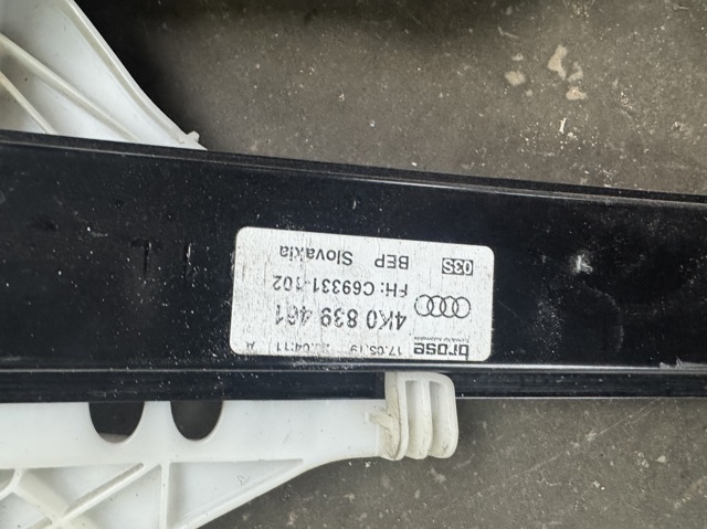 Стеклоподъемник левой задней двери 4K0839461 VAG