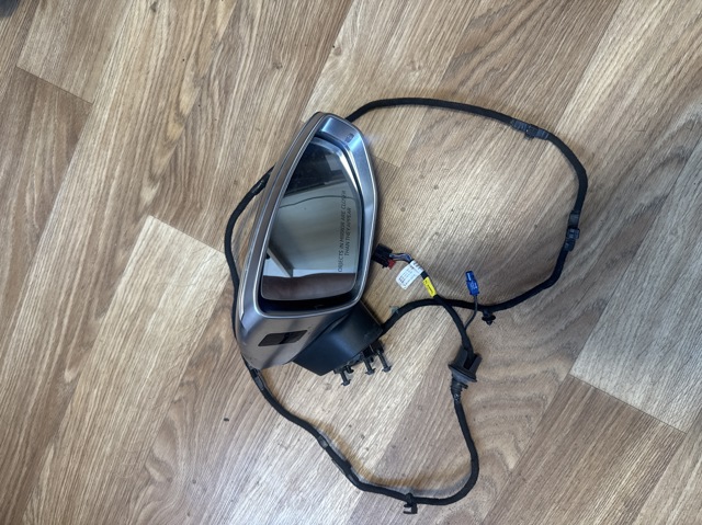 Зеркало наружное правое 4K8857410J9B9 VAG