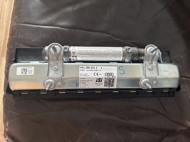 Подушка безопасности (AIRBAG) пассажирская, защиты коленей 4KL880842D VAG