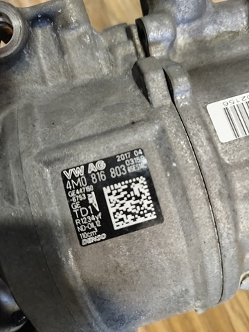 Компрессор кондиционера 4M0816803 VAG