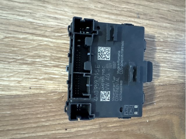 Блок комфорта задней двери 4M0959795E VAG