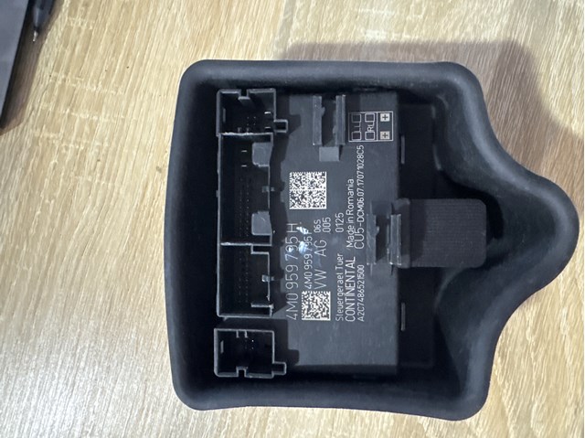 Блок комфорта задней двери 4M0959795H VAG