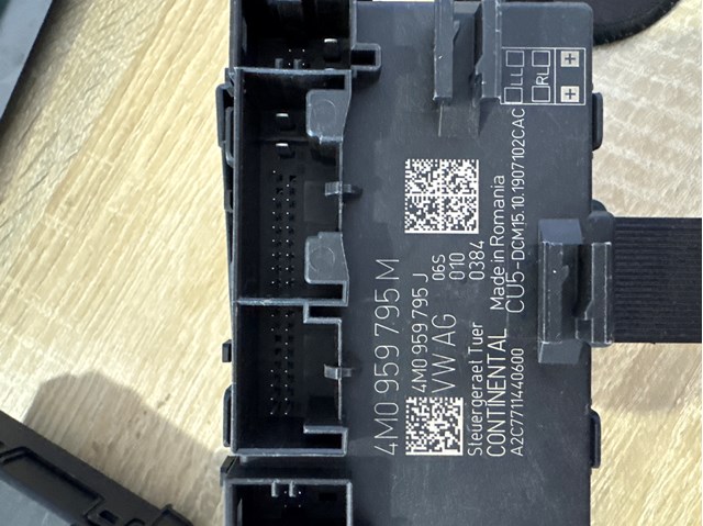 Блок комфорта задней двери 4M0959795M VAG