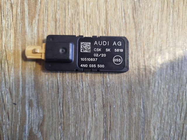 Антенна автомобильная 4N0035500 VAG